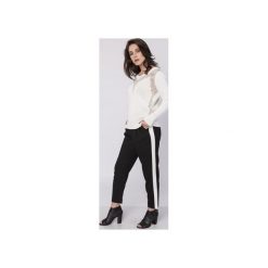Sweter z głębokim dekoltem, SWE142 ecru/beż MKM. Brązowe swetry klasyczne damskie marki Mkm swetry, s, z dzianiny, eleganckie, z dekoltem na plecach. Za 113,00 zł.