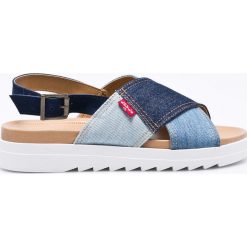 Levi's - Sandały. Niebieskie klapki damskie Levi's®, bez wzorów, ze skóry, bez obcasa, na obcasie. W wyprzedaży za 179,90 zł.