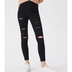 Jeansy z rozcięciami - Czarny. Czarne jeansy damskie Sinsay. Za 59,99 zł.
