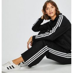 Adidas Originals - Bluza. Czarne bluzy damskie adidas Originals, bez wzorów, z elastanu, bez rękawów, bez kaptura. W wyprzedaży za 229,90 zł.