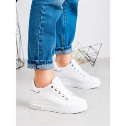 SNEAKERSY NA KOTURNIE. Koturny damskie SHELOVET, bez wzorów, bez zapięcia. Za 83,90 zł.