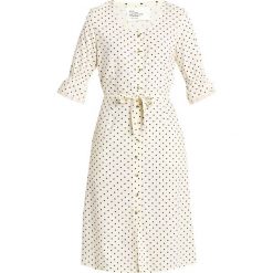 Leon & Harper RICK DOTS DRESS Sukienka koszulowa carbone. Białe sukienki marki Leon & Harper, l, z bawełny, z koszulowym kołnierzykiem, koszulowe. W wyprzedaży za 584,25 zł.
