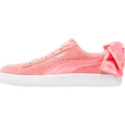 Puma BOW Tenisówki i Trampki shell pink. Pomarańczowe półbuty damskie skórzane Puma, na niskim obcasie. Za 379,00 zł.