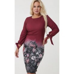 Ciemnofioletowa Sukienka Delahey. Fioletowe sukienki damskie Born2be, na imprezę, w kwiaty, eleganckie, z okrągłym kołnierzem, bez rękawów, długie, midi. Za 139,99 zł.