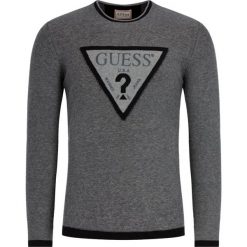Sweter Guess M93R33 Z1M40. Szare swetry męskie Guess, m, z aplikacjami, z bawełny, klasyczne, z klasycznym kołnierzykiem, bez kaptura. W wyprzedaży za 209,00 zł.