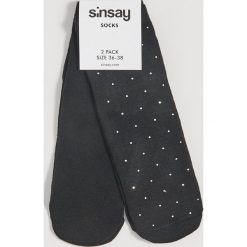 Skarpety stopki - Czarny. Czarne skarpetki damskie Sinsay, bez wzorów. W wyprzedaży za 4,99 zł.