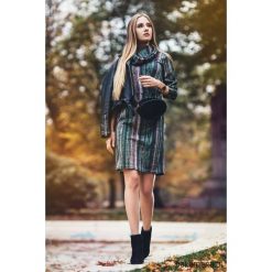 Sukienka Dzianinowa z golfem Agnes Colorful. Brązowe sukienki dzianinowe Pakamera, na jesień, z golfem, midi. Za 179,00 zł.
