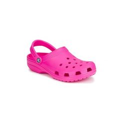 Chodaki Crocs CLASSIC. Różowe klapki damskie Crocs, bez wzorów, bez obcasa. Za 159,00 zł.