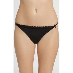 Change Lingerie - Stringi. Czarne stringi damskie marki Change Lingerie, w koronkowe wzory, z elastanu. W wyprzedaży za 17,90 zł.