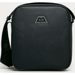 Armani Exchange - Saszetka. Niebieskie torby męskie skórzane Armani Exchange, w paski, z poliesteru, małe. W wyprzedaży za 339,90 zł.