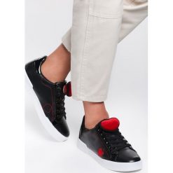 Czarne Sneakersy Victim Of Love. Czarne sneakersy damskie Renee, z lakierowanej skóry. Za 59,99 zł.