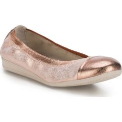 Buty damskie. Różowe baleriny damskie Wittchen, z aplikacjami, ze skóry, klasyczne, bez obcasa, na płaskiej podeszwie. W wyprzedaży za 349,90 zł.