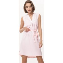 Różowa Sukienka Somebody Like You. Różowe sukienki damskie Born2be, xl, bez wzorów, z jeansu, bez kołnierzyka, bez rękawów, mini. Za 59,99 zł.