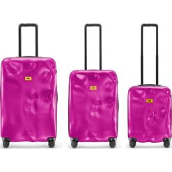 Walizki Icon w zestawie 3 el. fuksja. Czerwone walizki Crash Baggage, bez wzorów, z tkaniny, wakacyjne. Za 2994,00 zł.