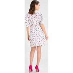 Sukienki: Fashion Union Petite WRAP SKATER DRESS IN FLORAL PRINT Sukienka letnia peasblossom white base