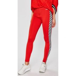 Hummel - Legginsy. Czerwone spodnie damskie Hummel, s, bez wzorów, z elastanu. W wyprzedaży za 129,90 zł.