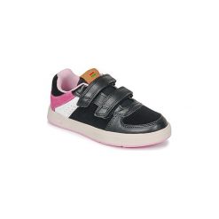 Buty Dziecko Kickers GREADY LOW CDT. Czarne trampki dziewczęce marki Kickers, bez wzorów, bez zapięcia. Za 159,20 zł.