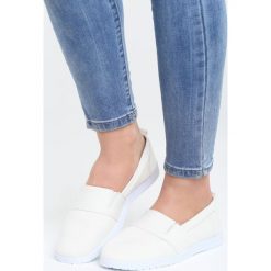 Trampki damskie slip on: Białe Slip On In The World