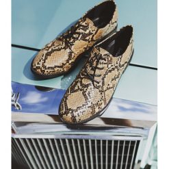 Camelowe Półbuty Family Holidays. Brązowe półbuty damskie Born2be, bez wzorów, eleganckie, bez obcasa, na płaskiej podeszwie, na sznurówki. Za 79,99 zł.