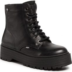 Trapery XTI - 49406 Negro. Czarne trapery damskie Xti, ze skóry ekologicznej, klasyczne, bez obcasa, bez zapięcia. W wyprzedaży za 199,00 zł.