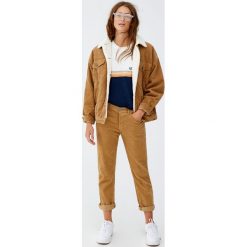 Spodnie sztruksowe. Szare spodnie damskie Pull&Bear, ze sztruksu. Za 79,90 zł.