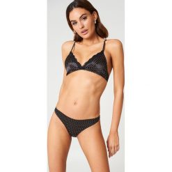 Stringi: NA-KD Lingerie Satynowe stringi – Black