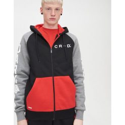 Rozpinana bluza z kapturem - Czarny. Czarne bluzy męskie Cropp, s, bez wzorów, z kapturem, bez rękawów, z kapturem. W wyprzedaży za 64,99 zł.
