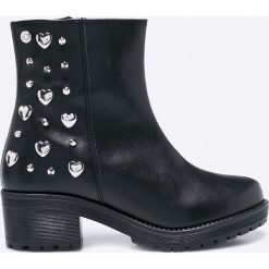 Love Moschino - Botki. Czarne botki damskie skórzane marki Love Moschino, z okrągłym noskiem. W wyprzedaży za 679,90 zł.