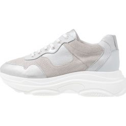 Trampki damskie slip on: Bullboxer Tenisówki i Trampki grey pyrami
