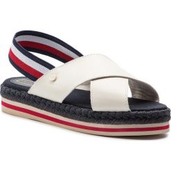 Espadryle TOMMY HILFIGER - Colorful Rope Flat Sandal FW0FW04060 Whisper White 121. Białe espadryle damskie TOMMY HILFIGER, bez wzorów, ze skóry, bez obcasa. W wyprzedaży za 299,00 zł.