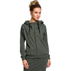 Bluza z kapturem zasuwana na zamek - militarno zielona. Zielone bluzy damskie Moe, s, bez wzorów, z elastanu, bez rękawów, z kapturem. W wyprzedaży za 179,00 zł.