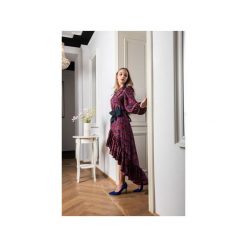 Jedwabna sukienka z asymetryczną falbaną BARCELONA. Niebieskie sukienki damskie My image art, s, bez wzorów, z jedwabiu, z asymetrycznym kołnierzem, bez rękawów, asymetryczne. Za 780,00 zł.