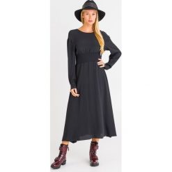 SUKIENKA ANZIO sportmax code. Czarne sukienki damskie Sportmax Code, na co dzień, bez wzorów, z okrągłym kołnierzem, bez rękawów, maxi, proste. Za 1115,40 zł.