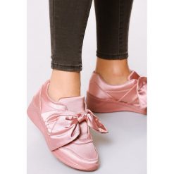 Różowe Buty Sportowe We Found Love. Różowe buty sportowe damskie Born2be, bez wzorów, sportowe. W wyprzedaży za 49,99 zł.