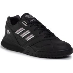 Buty adidas - A.R. Trainer W EE5412 Cblack/Sofvis/Grefou. Czarne półbuty damskie Adidas, na co dzień, bez wzorów, ze skóry ekologicznej, bez obcasa, na płaskiej podeszwie, bez zapięcia. W wyprzedaży za 259,00 zł.