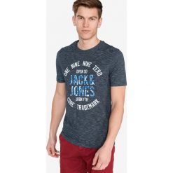 Jack & Jones Newmark Koszulka Niebieski. Niebieskie podkoszulki męskie Jack & Jones, s, z haftami, z bawełny, bez kołnierzyka, z krótkim rękawem, krótkie. Za 66,95 zł.