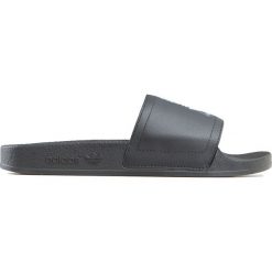 Klapki Y-3 ADILETTE Czarny. Czarne klapki damskie marki Y-3, w paski, ze skóry ekologicznej, bez obcasa. W wyprzedaży za 318,00 zł.
