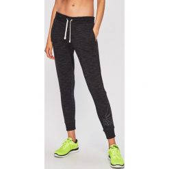 Reebok - Spodnie. Czarne spodnie damskie Reebok, s, z nadrukiem, z elastanu. W wyprzedaży za 139,90 zł.