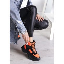Pomarańczowe Sneakersy Shona. Pomarańczowe sneakersy damskie Renee, z softshellu. Za 109,99 zł.
