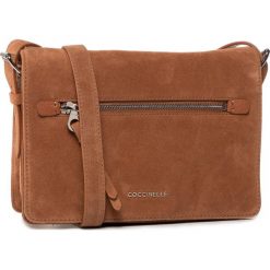 Torebka COCCINELLE - FBH Twiga Suede E1 FHB 15 01 01 Tan W09. Pomarańczowe listonoszki damskie Coccinelle, bez wzorów, ze skóry, bez dodatków. W wyprzedaży za 619,00 zł.