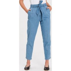 Spodnie "Cintia" w kolorze błękitnym. Niebieskie spodnie damskie Cross Jeans, w paski, z tkaniny, z podwyższonym stanem. W wyprzedaży za 99,95 zł.