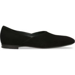 Mokasyny IKU. Czarne mokasyny damskie marki Gino Rossi, ze skóry, eleganckie, na płaskiej podeszwie. Za 249,90 zł.