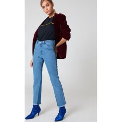 NA-KD Jeansy ze wstawką wzdłuż nogawek - Blue. Niebieskie spodnie z wysokim stanem marki NA-KD, z jeansu, z podwyższonym stanem. W wyprzedaży za 64,78 zł.