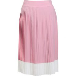 Jil Sander Navy Spódnica trapezowa rose. Różowe spódniczki trapezowe marki Jil Sander Navy, z jedwabiu. W wyprzedaży za 975,60 zł.