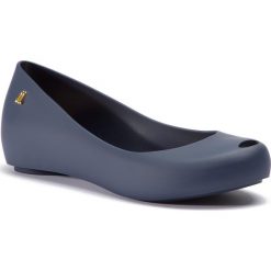 Baleriny MELISSA - Ultragirl Basic Ad 31976 Blue/Pink 52227. Niebieskie baleriny damskie Melissa, bez wzorów, z tworzywa sztucznego, klasyczne, bez obcasa. W wyprzedaży za 169,00 zł.