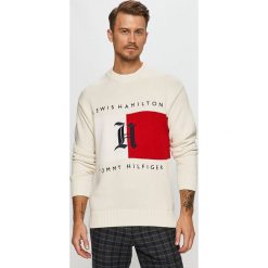 Tommy Hilfiger - Sweter. Białe swetry męskie TOMMY HILFIGER, s, bez wzorów, z bawełny, z okrągłym kołnierzem, bez kaptura. Za 649,90 zł.