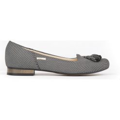 Klasyczne baleriny z frędzlami - skóra naturalna - model 009 - kolor kropki. Szare baleriny damskie Zapato, bez wzorów, ze skóry, eleganckie, na niskim obcasie, na obcasie. W wyprzedaży za 209,30 zł.