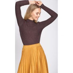 Ciemnobrązowy Sweter Tolerate. Brązowe swetry klasyczne damskie Born2be, na jesień, uniwersalny. Za 49,99 zł.