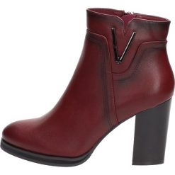 Bordowe botki damskie SERGIO LEONE BT537. Czerwone botki damskie Sergio Leone, klasyczne, na wysokim obcasie, na obcasie, bez zapięcia. W wyprzedaży za 159,00 zł.
