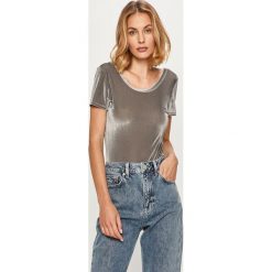 Only - T-shirt. Czarne bluzki damskie ONLY, s, bez wzorów, z elastanu, z okrągłym kołnierzem. W wyprzedaży za 114,90 zł.